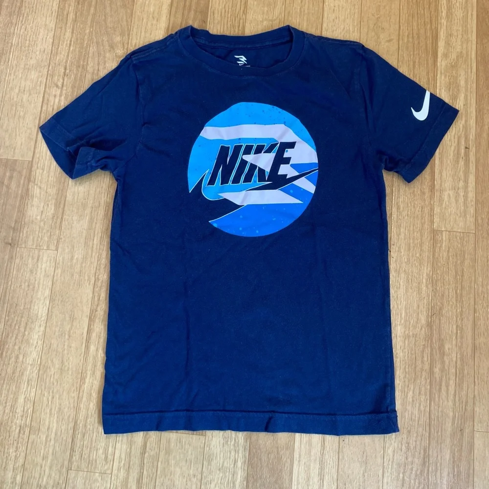 NIKE Navy Blue Boys Tee Shirt Size M